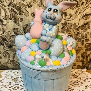 ADORABLE Vintage Ceramic Bunny w/ Basket to hold Candy/Eggs/etc